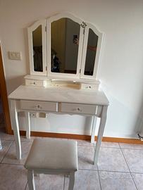 tavolo make-up con sgabello