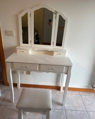tavolo make-up con sgabello