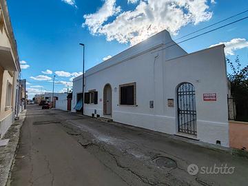Villa perfetto stato con box e giardino edific.le