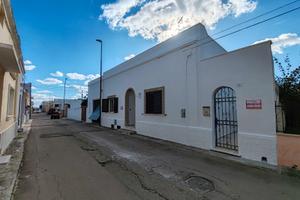 Villa perfetto stato con box e giardino edific.le