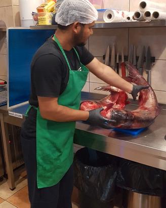 Addetto al magazzino e assistente cucina 