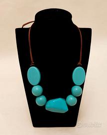 Collana etnica girocollo con cordoncino e perle