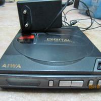 CD portatile AIWA e cellulare Motorola 8200