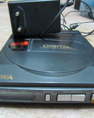 CD portatile AIWA e cellulare Motorola 8200