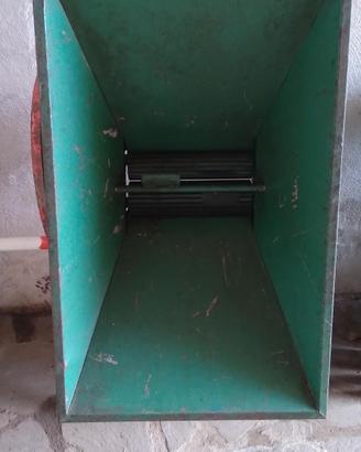 Pigiatrice manuale  per uva