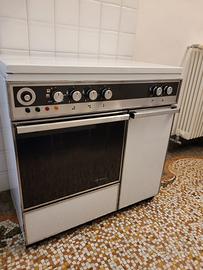 Indesit fornello 4 fuochi piu una piastra elettric
