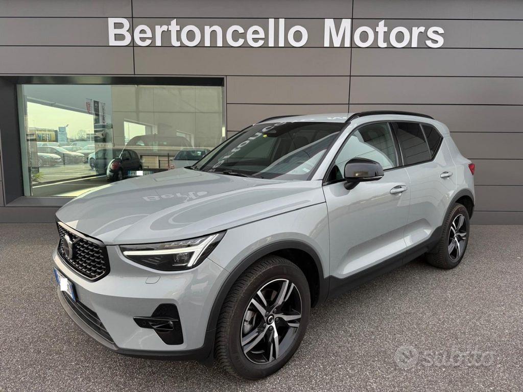 VOLVO XC40 B3 2.0 163cv aut. Plus Black Edition