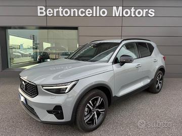 VOLVO XC40 B3 2.0 163cv aut. Plus Black Edition