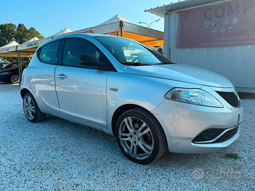 Lancia Ypsilon 1.2 69 CV 5 porte Gold