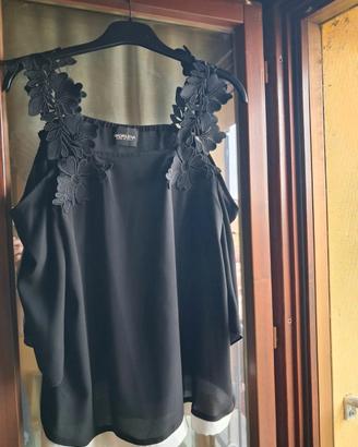 blusa nera con ricami