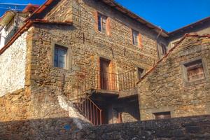 CARATTERISTICA CASETTA IN SASSO – LUNIGIANA