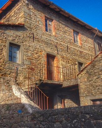 CARATTERISTICA CASETTA IN SASSO – LUNIGIANA