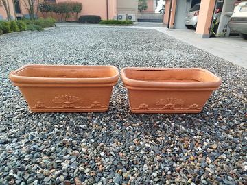 2 Vasi festonati in resina 75 * 40 * 35