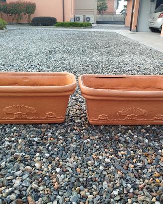 2 Vasi festonati in resina 75 * 40 * 35