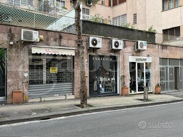 Negozio Napoli [Cod. rif 3211520VCG] (Vomero)