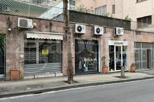 Negozio Napoli [Cod. rif 3211520VCG] (Vomero)