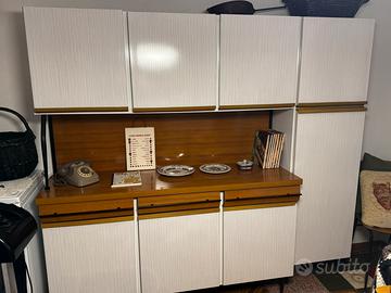 Mobili cucina, tavolo, armadio
