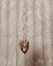 ciondolo africano in legno 