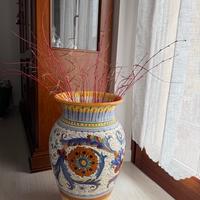Vaso in ceramica decorato.