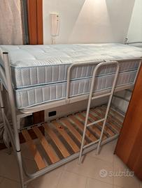 Letto a castello con materassi