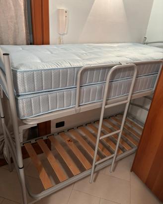 Letto a castello con materassi