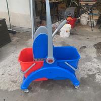 carrello pulizie
