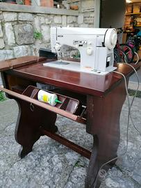 Macchina da cucire Necchi con mobile