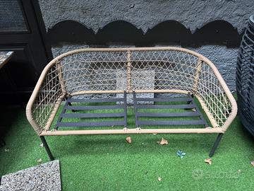 Set esterno intrecciato con tavolino