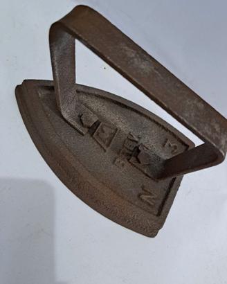 Antico ferro in ghisa