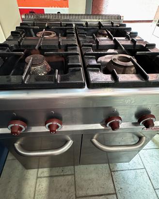 Cucina professionale a gas 4 fuochi Berto’s