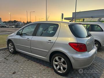 Macchina Peugeot 307
