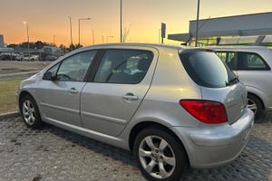 Macchina Peugeot 307