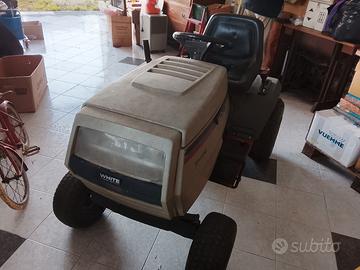 Trattorino tagliaerba 