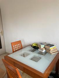 Tavolo allungabile e 4 sedie