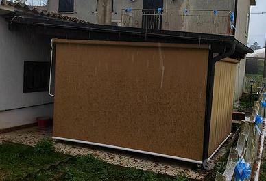 Pergola Tettoia in Legno con Tende e Grondaie