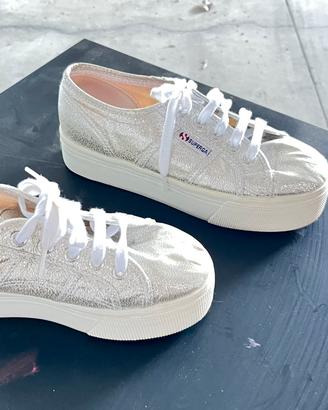 Superga oro glitter – luminose e chic