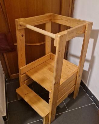 Torre montessoriana per altezza tavolo bambini