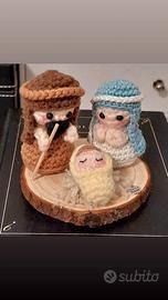 Presepe amigurumi su tronchetto 
