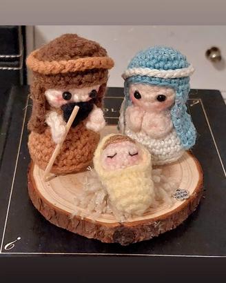 Presepe amigurumi su tronchetto 