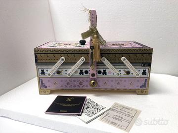 Sewing the world di Seletti RARA cassetta cucito