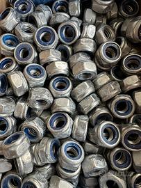 Dadi M8 autobloccanti inox 200 pz