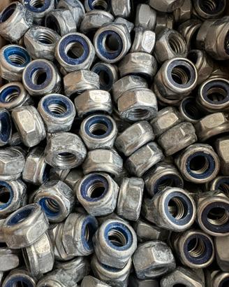 Dadi M10 autobloccanti inox 200 pz