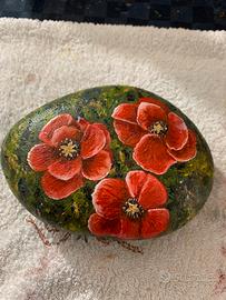 Sasso dipinto a mano: i papaveri