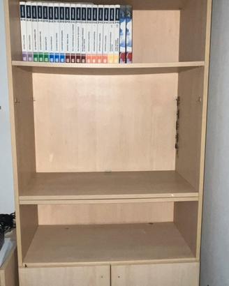 Scrivania e libreria in legno chiaro abbinate