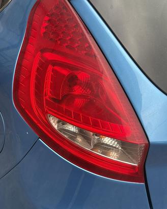 Fanale posteriore sx FORD FIESTA 2010 colore JA8 5