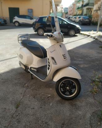 Vespa 300 gts