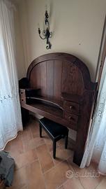 Imponente petineuse in massello di noce