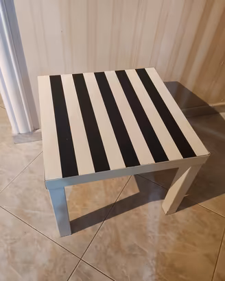 tavolino in legno bianco e nero 