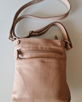 Borsa in pelle martellata a tracolla da postino