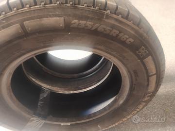 2 Michelin, pneumatici 235/65/16C -autocarro
